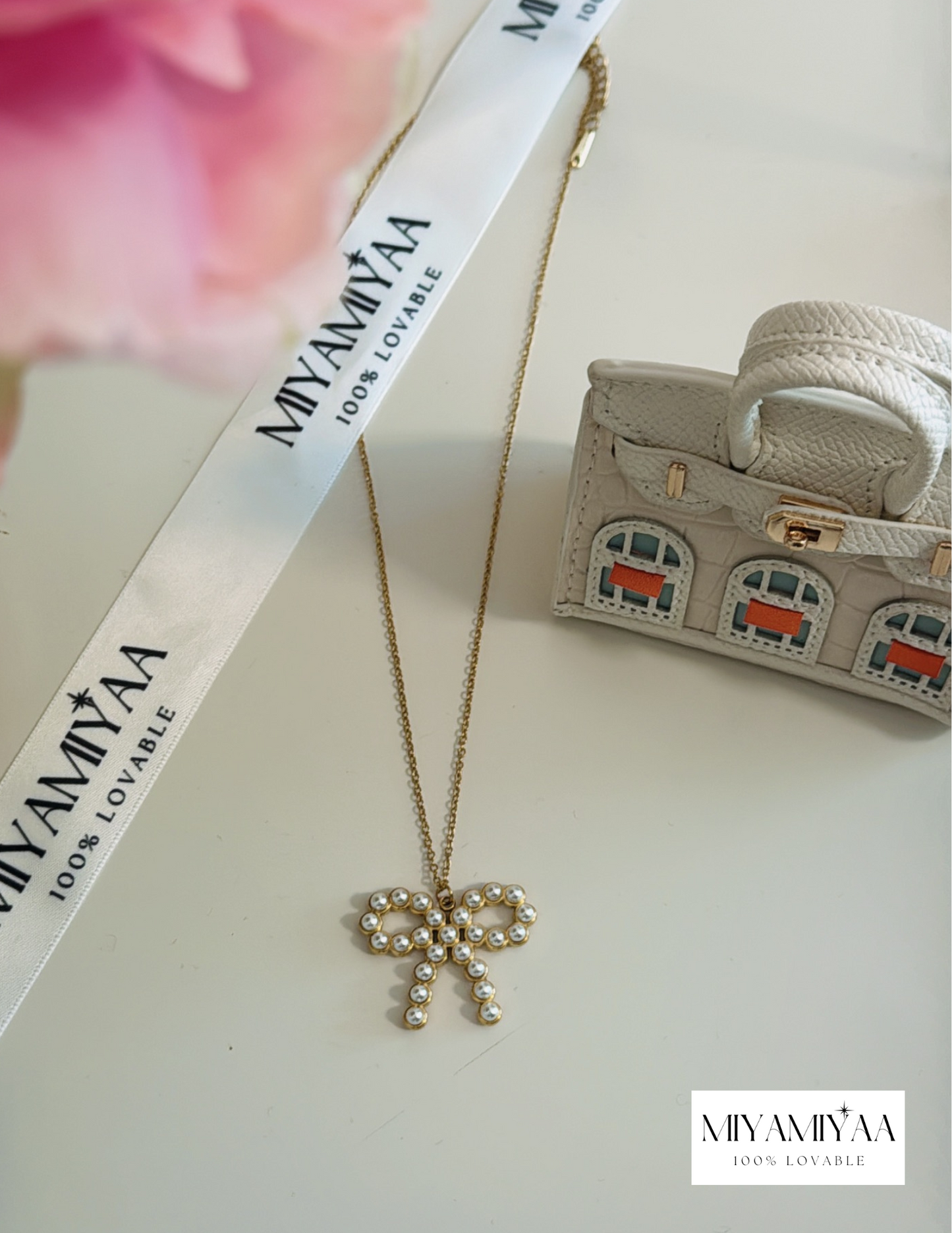 Pearly Bow Necklace