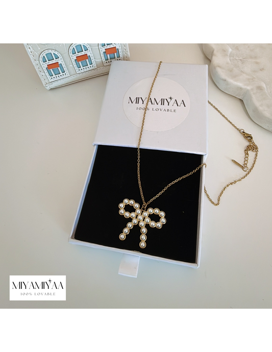 Pearly Bow Necklace