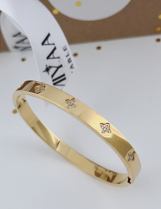 Hayley Bangle